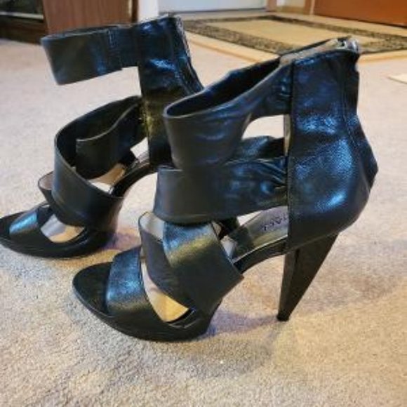 MICHAEL KORS "Jennings" Zip Back Shoe, Size 10 - Picture 1 of 4